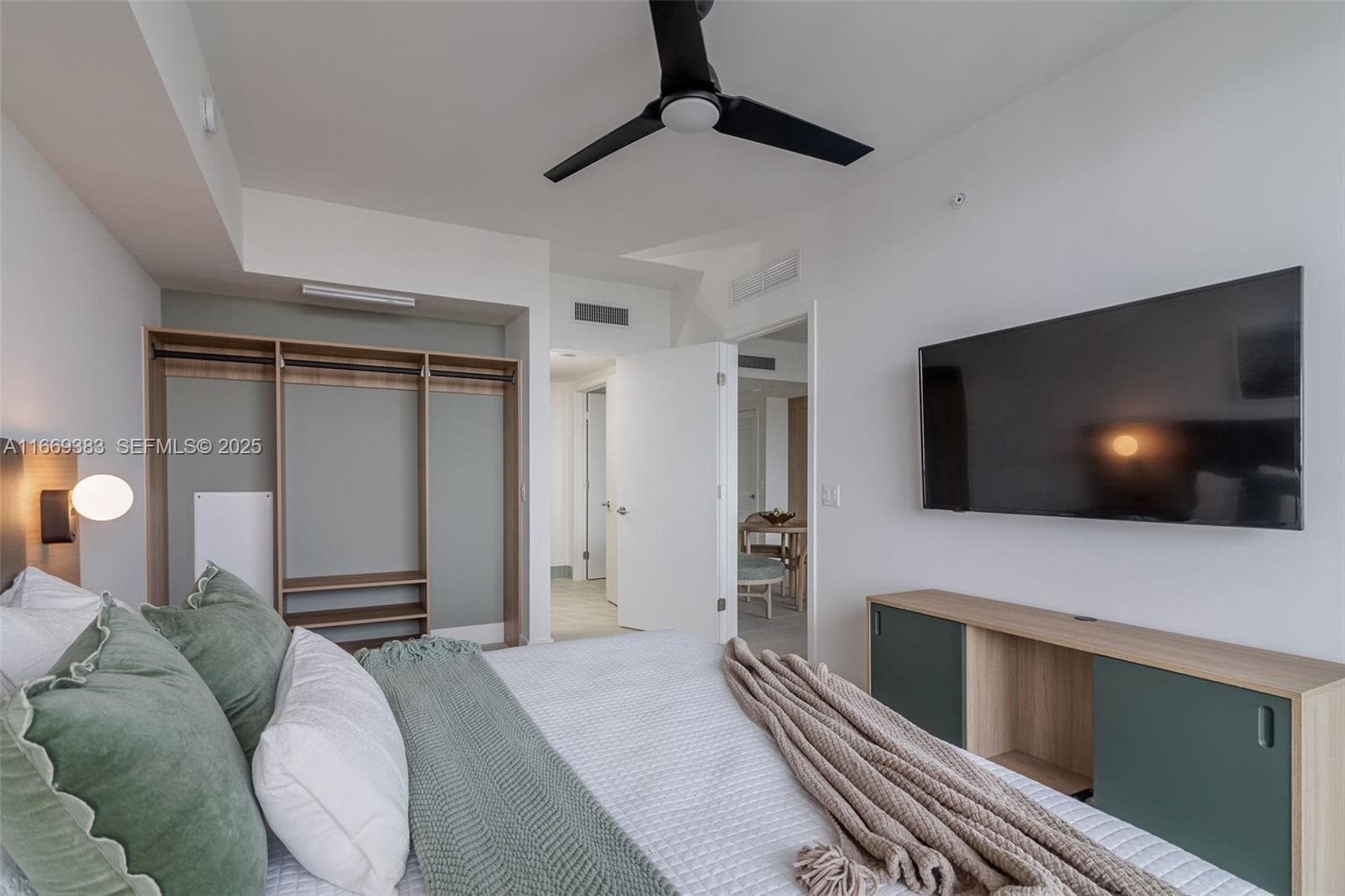 601 NE 1st Street # 4204, Miami FL 33132 — 35