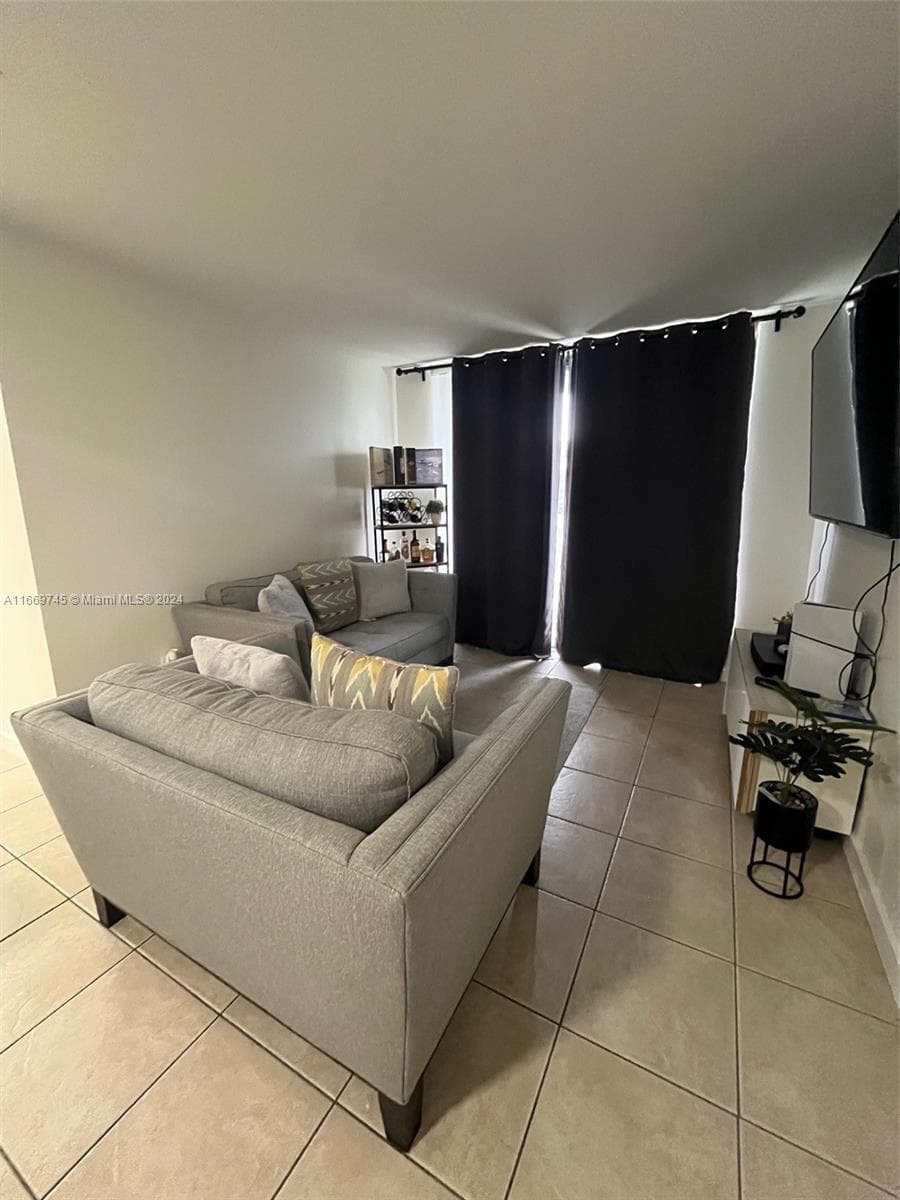8075 NW 7th St # 109, Miami FL 33126 — 6