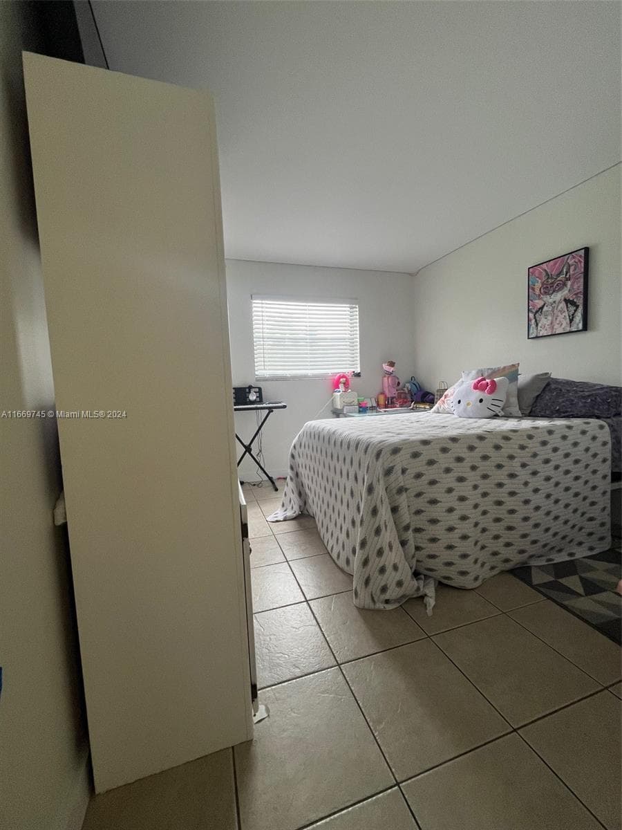 8075 NW 7th St # 109, Miami FL 33126 — 10