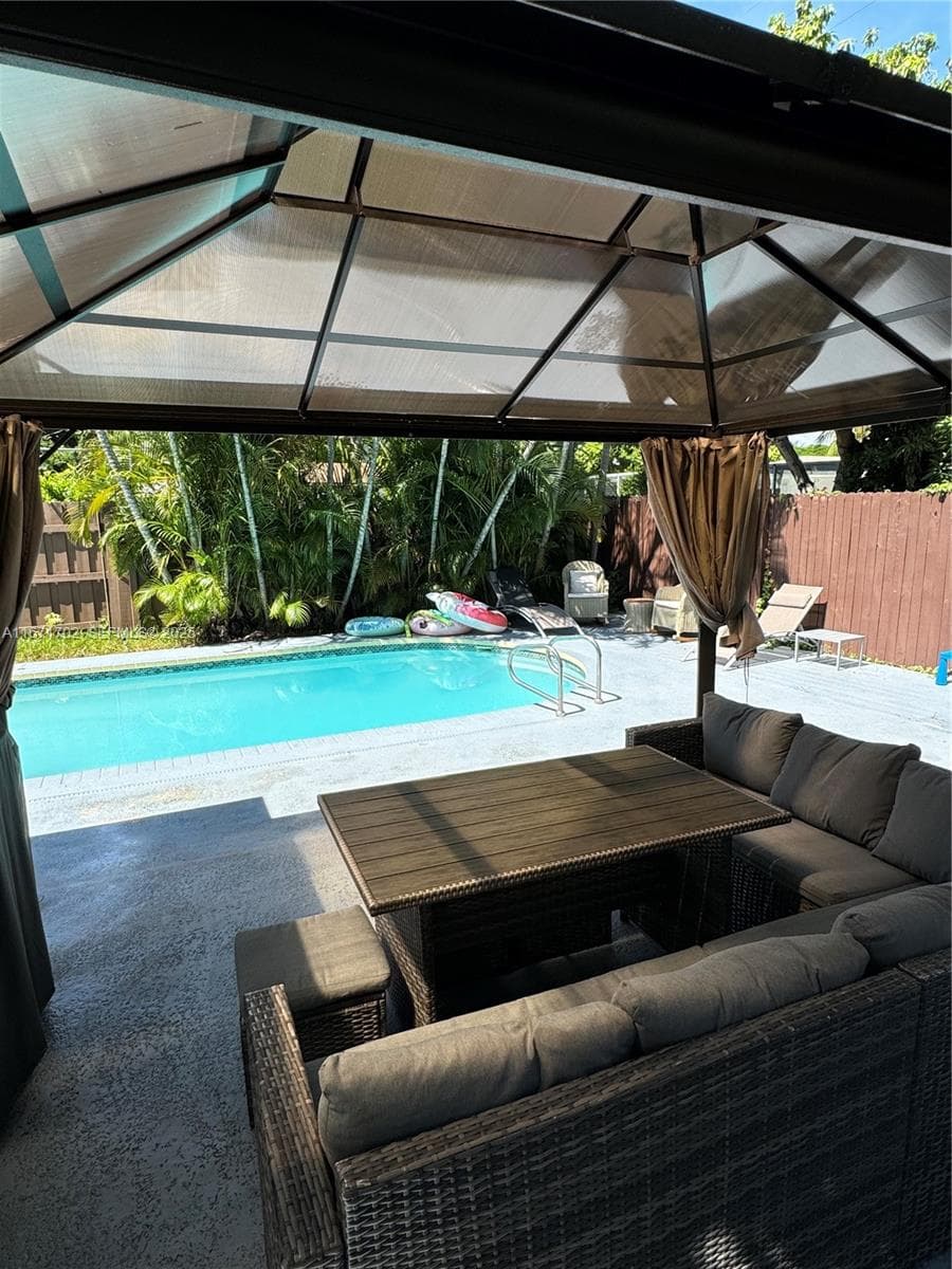 1829 NE 176th St, North Miami Beach FL 33162 — 23