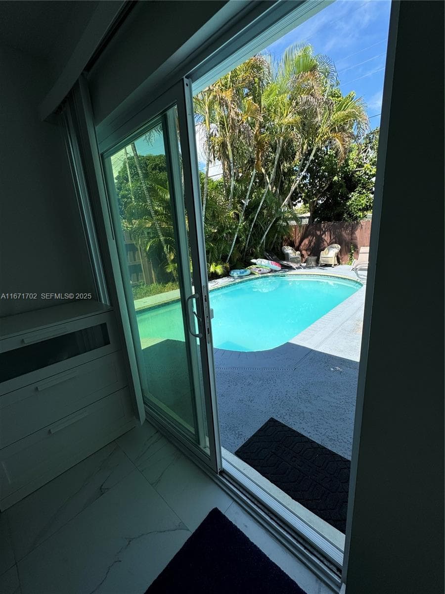 1829 NE 176th St, North Miami Beach FL 33162 — 17