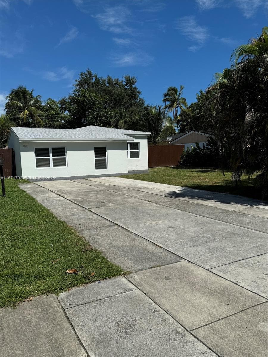 1829 NE 176th St, North Miami Beach FL 33162 — 3