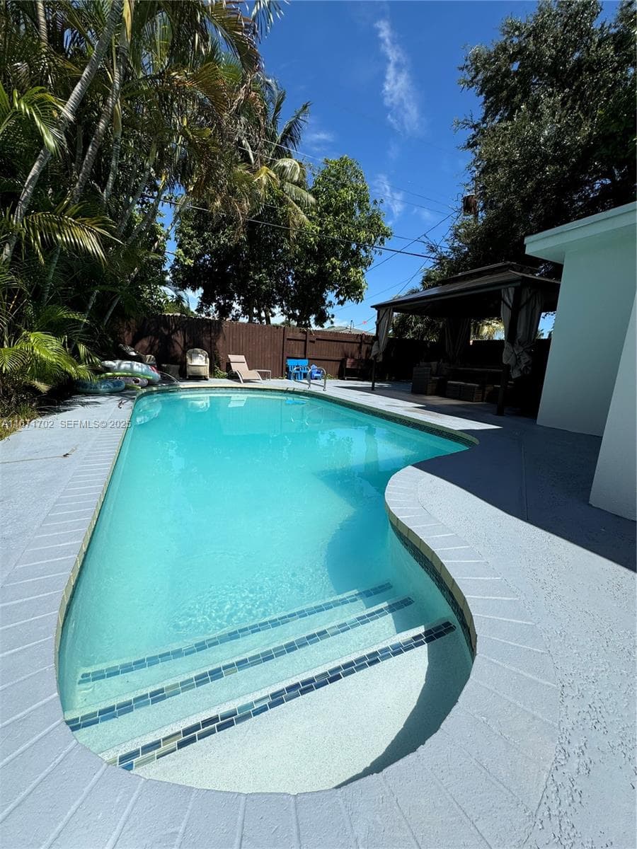 1829 NE 176th St, North Miami Beach FL 33162 — 1