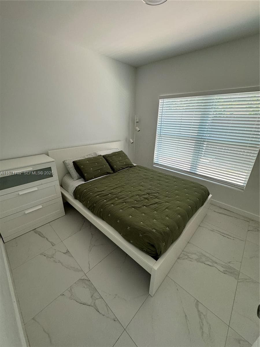 1829 NE 176th St, North Miami Beach FL 33162 — 14