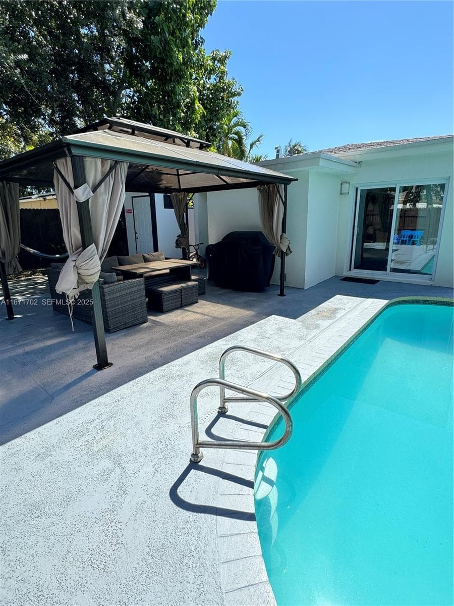 1829 NE 176th St, North Miami Beach FL 33162 — 25