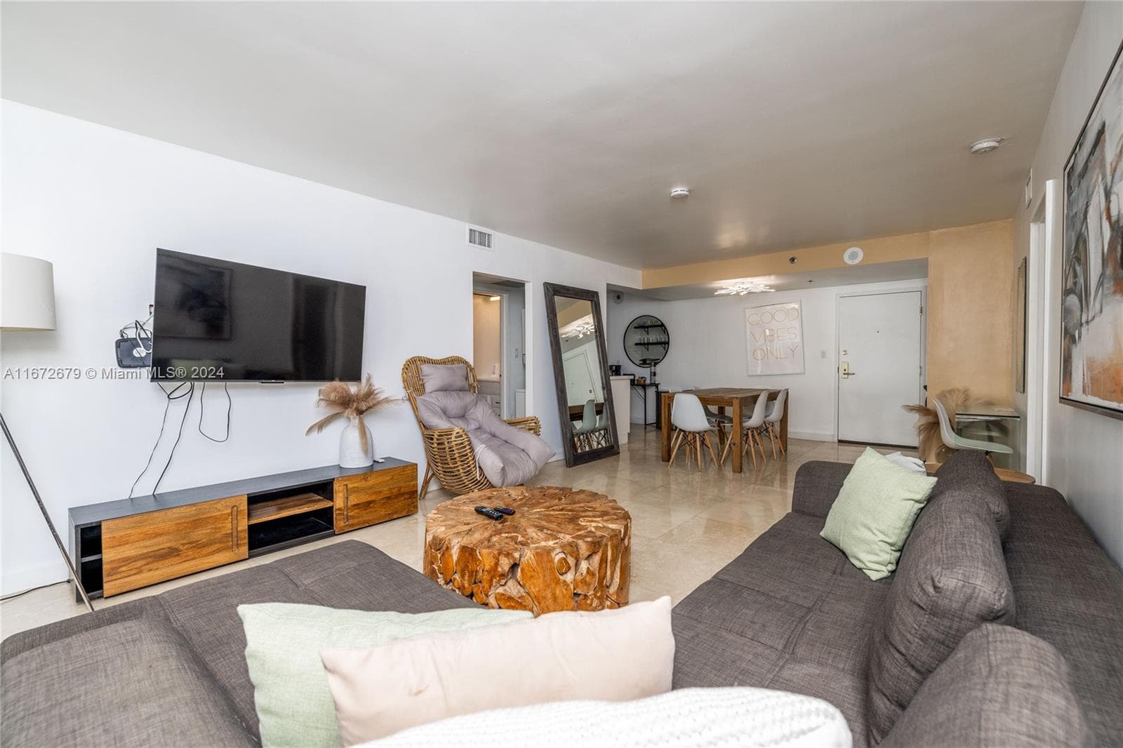 5225 Collins Ave # 1114, Miami Beach FL 33140 — 23