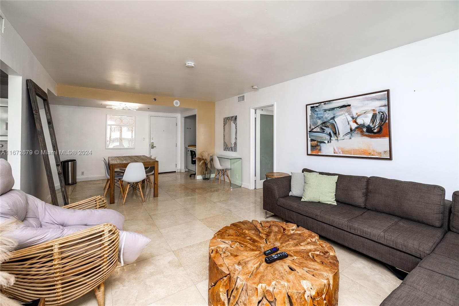 5225 Collins Ave # 1114, Miami Beach FL 33140 — 24
