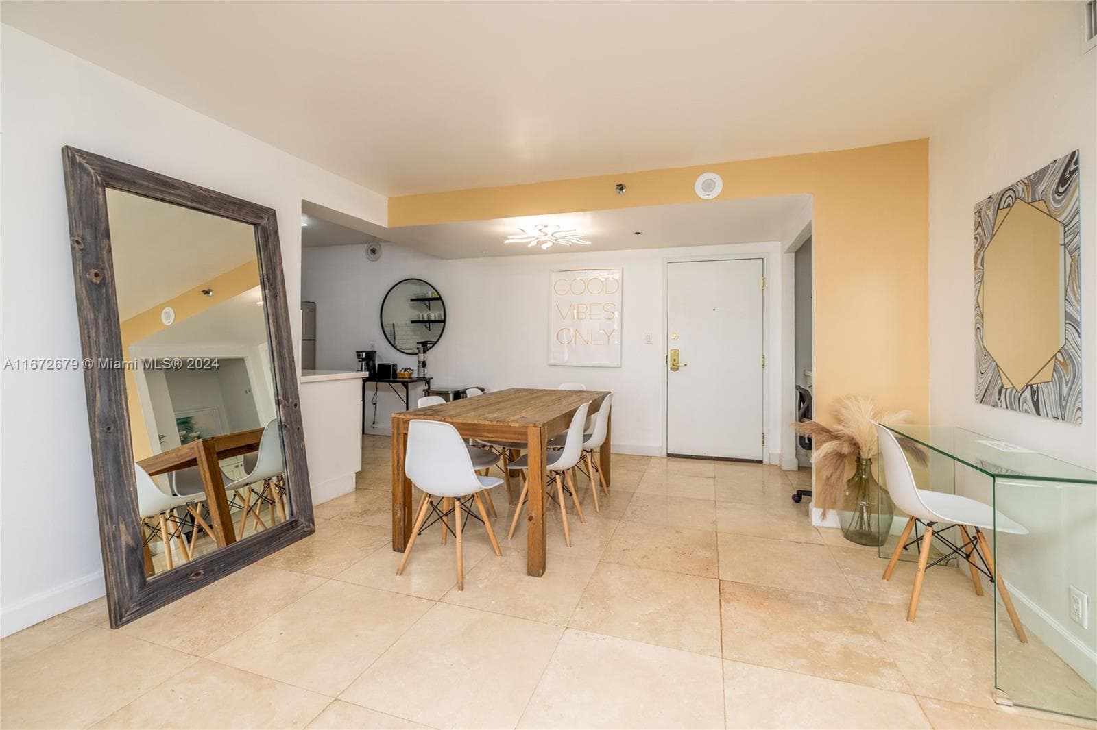 5225 Collins Ave # 1114, Miami Beach FL 33140 — 25