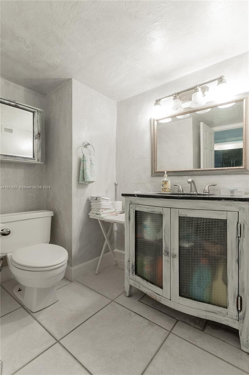 18071 Biscayne Blvd # 303, Aventura FL 33160 — 22