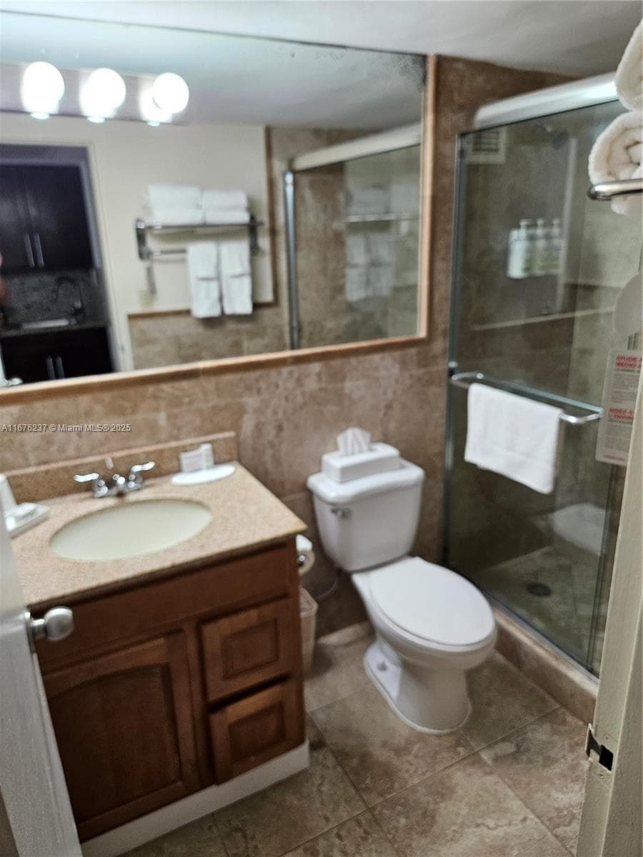 19201 Collins Ave # 237, Sunny Isles Beach FL 33160 — 17