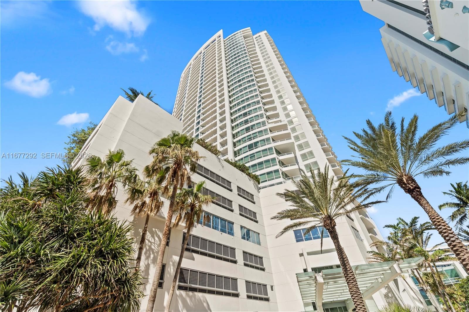 4401 Collins Ave # 915, Miami Beach FL 33140 — 30
