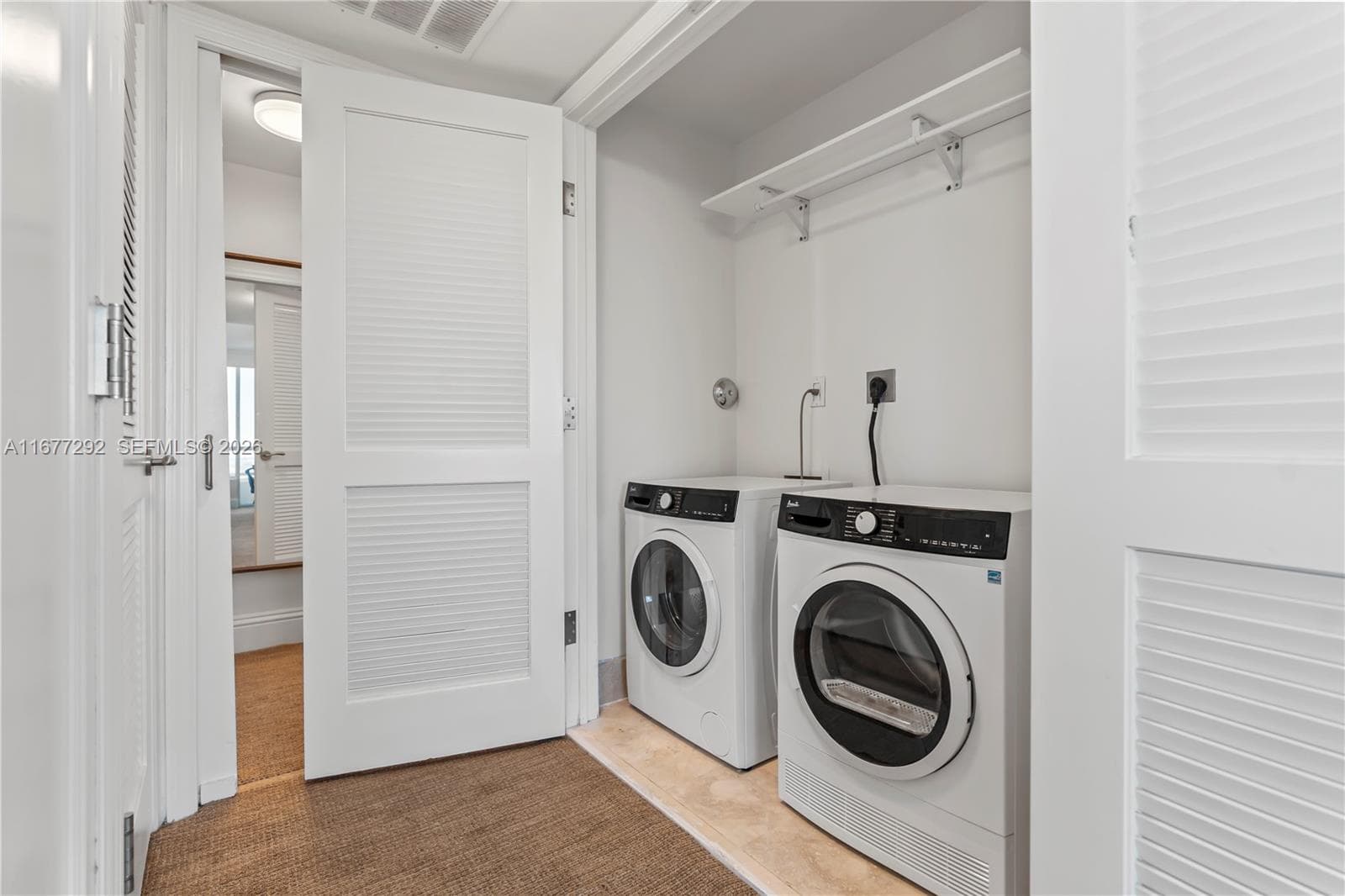 4401 Collins Ave # 915, Miami Beach FL 33140 — 25