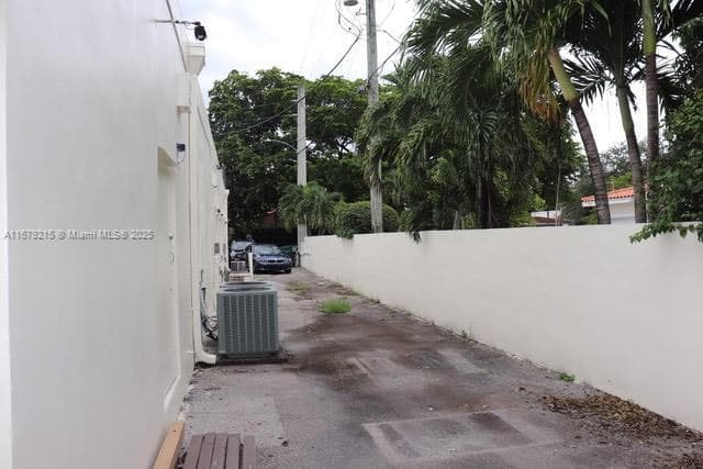 5500 SW 8th St, Coral Gables FL 33134 — 35