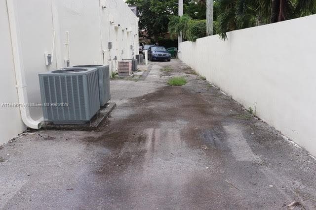5500 SW 8th St, Coral Gables FL 33134 — 31