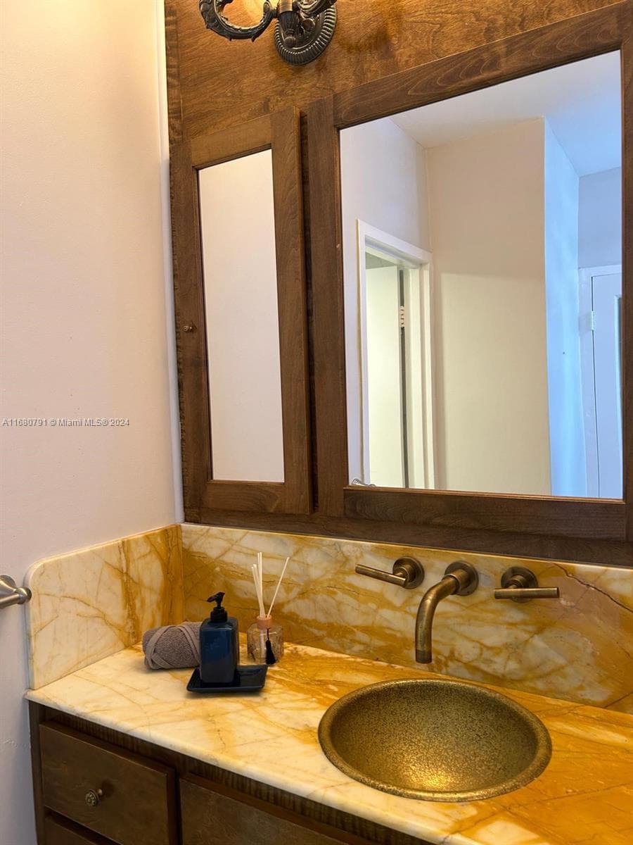 100 Lincoln Rd # 608, Miami Beach FL 33139 — 12