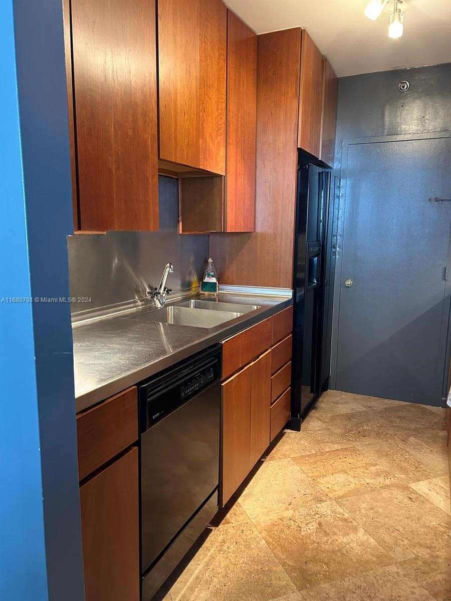 100 Lincoln Rd # 608, Miami Beach FL 33139 — 22
