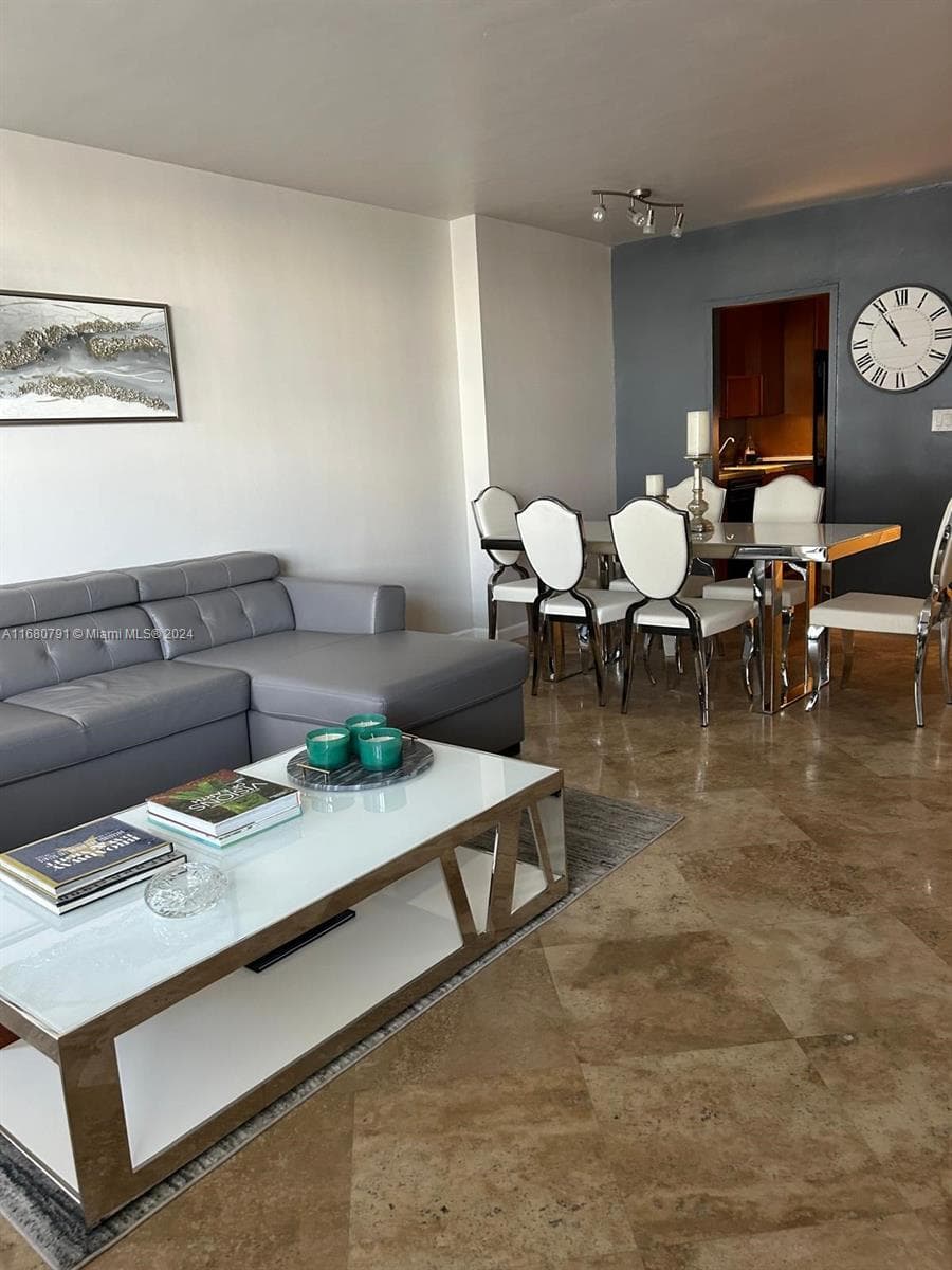 100 Lincoln Rd # 608, Miami Beach FL 33139 — 3