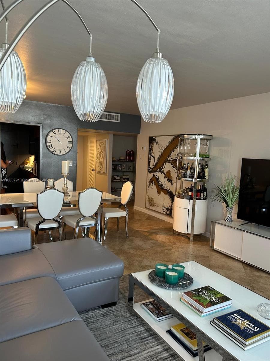 100 Lincoln Rd # 608, Miami Beach FL 33139 — 1