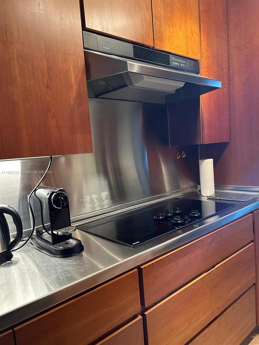 100 Lincoln Rd # 608, Miami Beach FL 33139 — 24