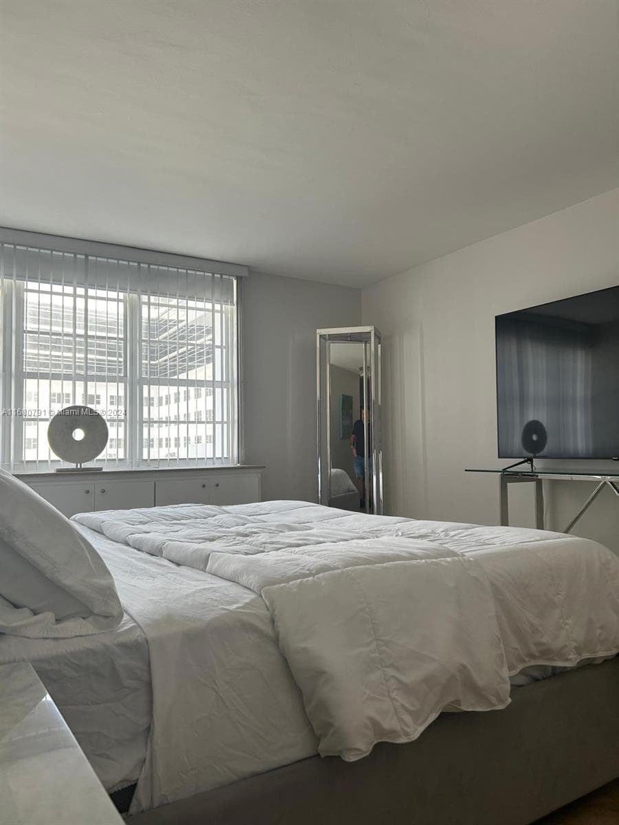 100 Lincoln Rd # 608, Miami Beach FL 33139 — 19