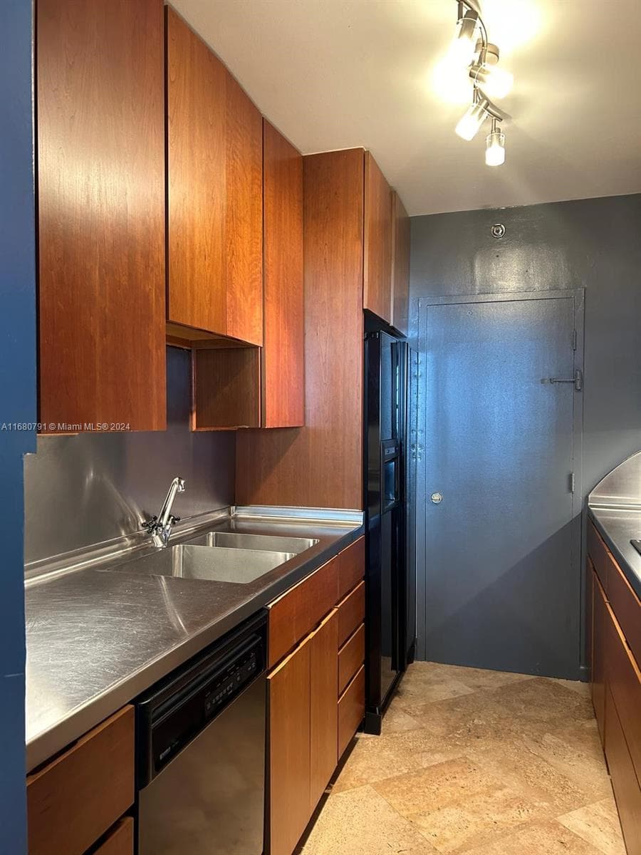 100 Lincoln Rd # 608, Miami Beach FL 33139 — 25