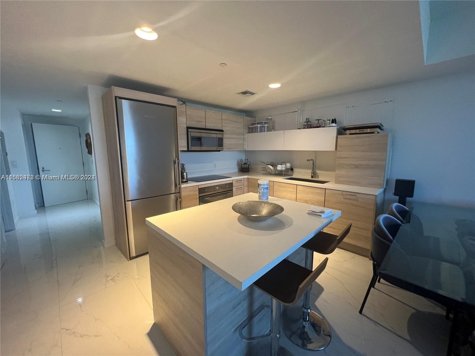 16385 Biscayne Blvd # 2020, North Miami Beach FL 33160 — 2
