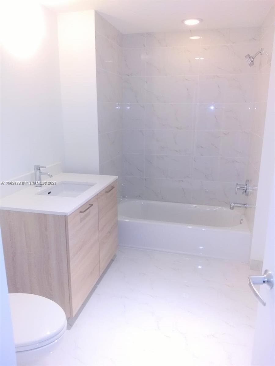 16385 Biscayne Blvd # 2020, North Miami Beach FL 33160 — 13