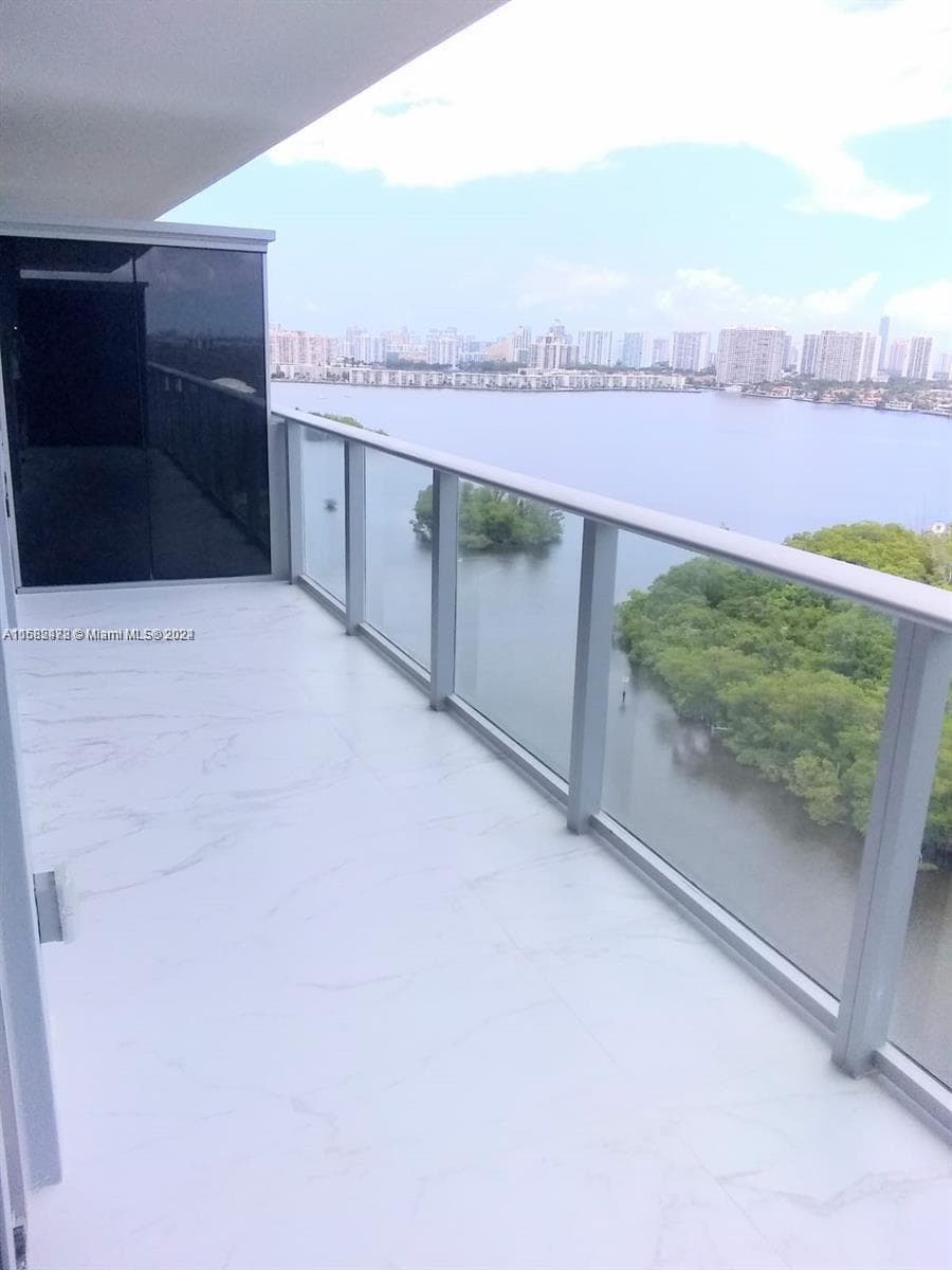 16385 Biscayne Blvd # 2020, North Miami Beach FL 33160 — 17
