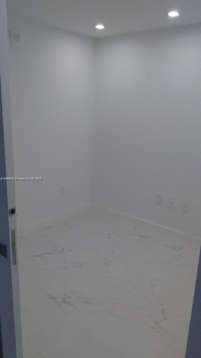 16385 Biscayne Blvd # 2020, North Miami Beach FL 33160 — 12