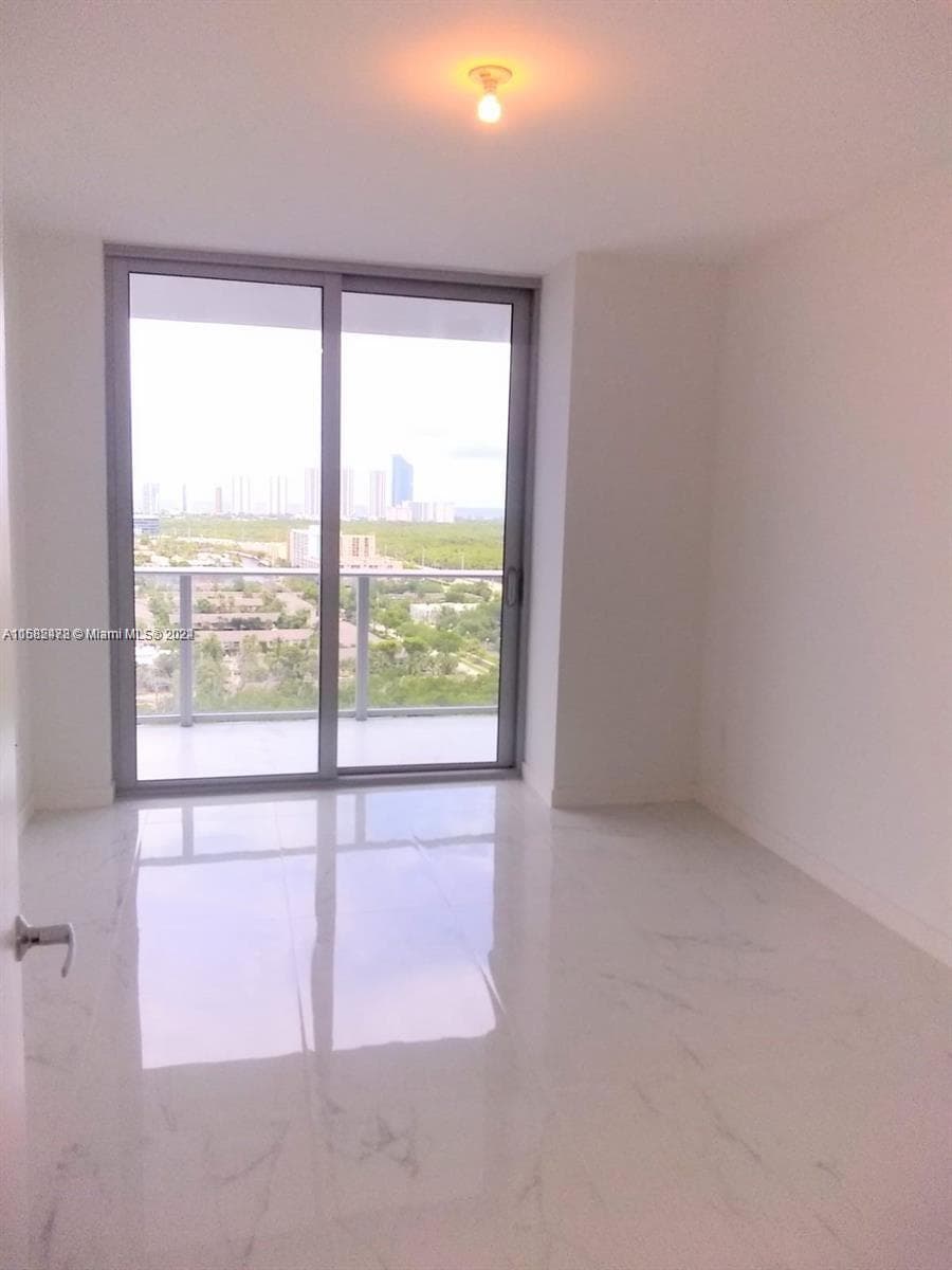 16385 Biscayne Blvd # 2020, North Miami Beach FL 33160 — 10