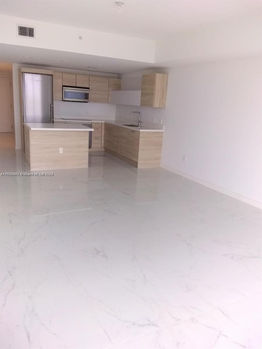 16385 Biscayne Blvd # 2020, North Miami Beach FL 33160 — 18