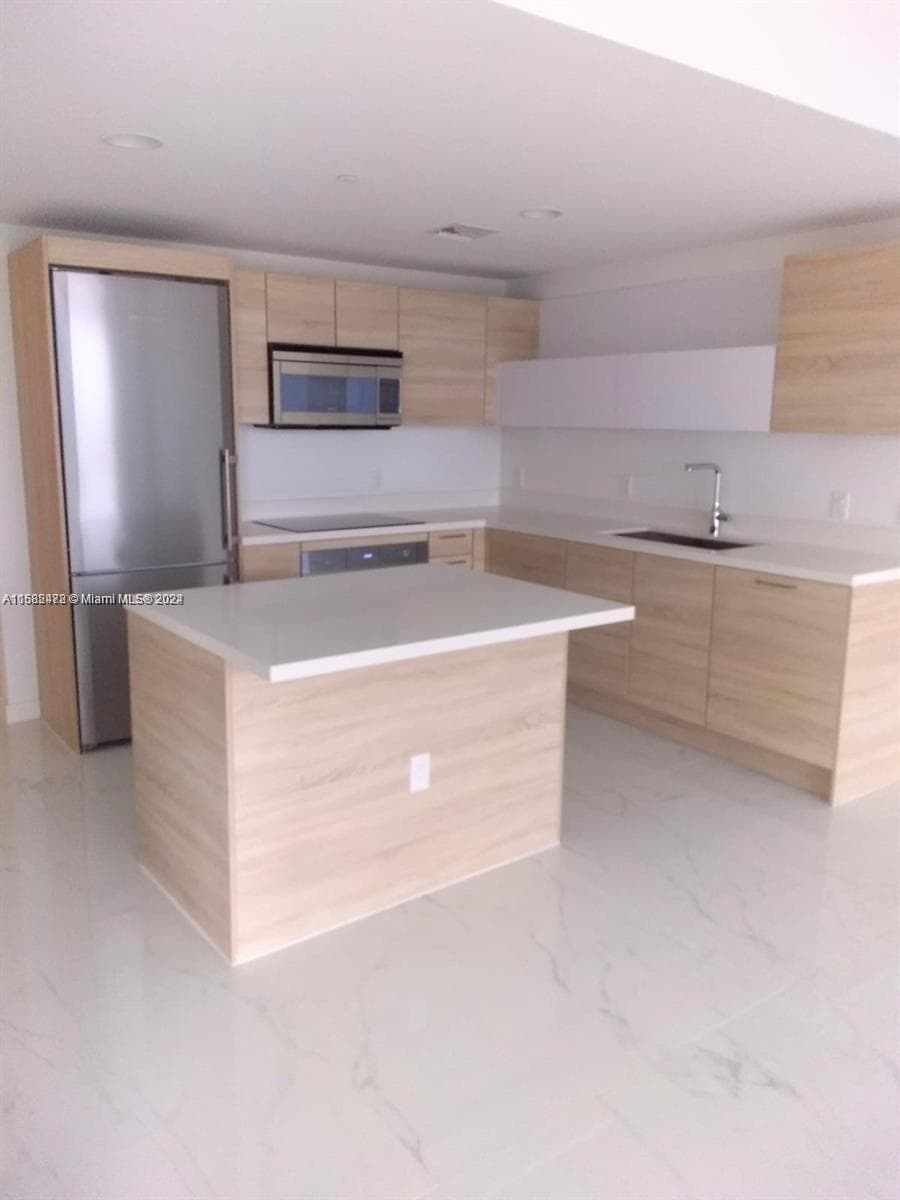 16385 Biscayne Blvd # 2020, North Miami Beach FL 33160 — 19