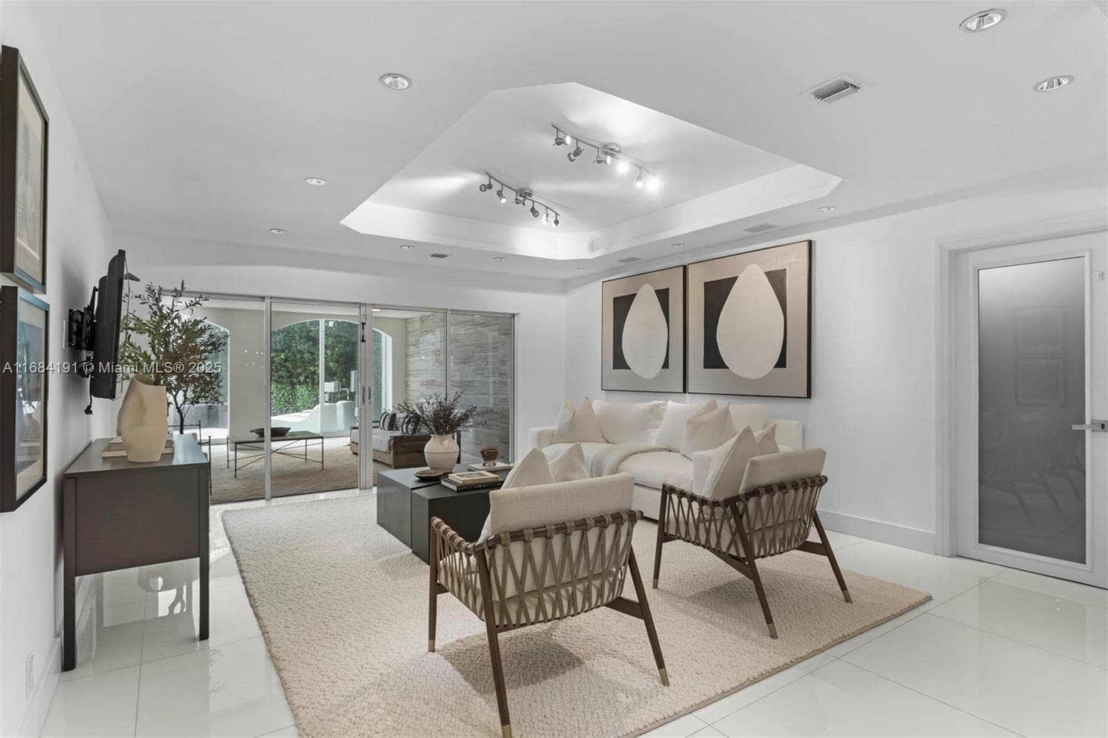 19555 NE 37th Ave, Aventura FL 33180 — 39
