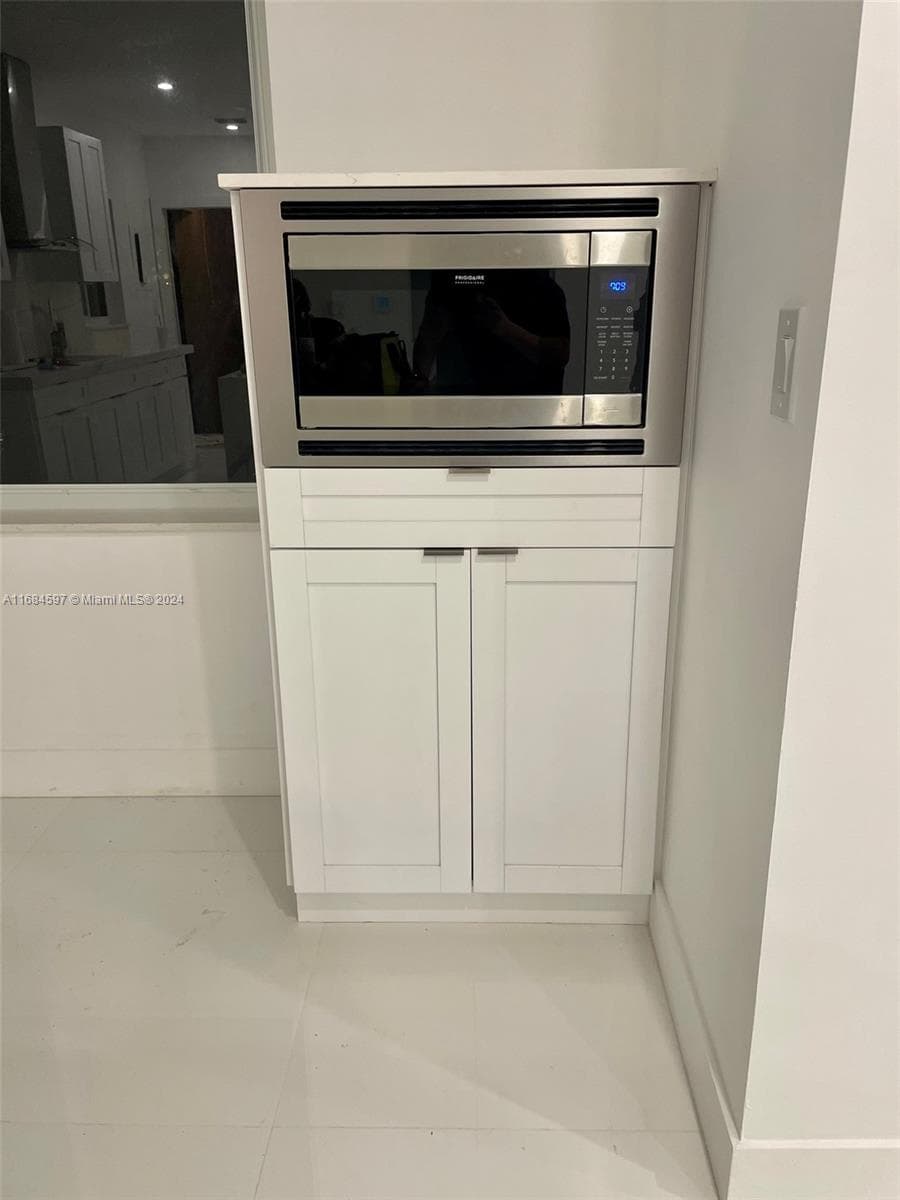 1201 Marseille Dr # 17, Miami Beach FL 33141 — 6