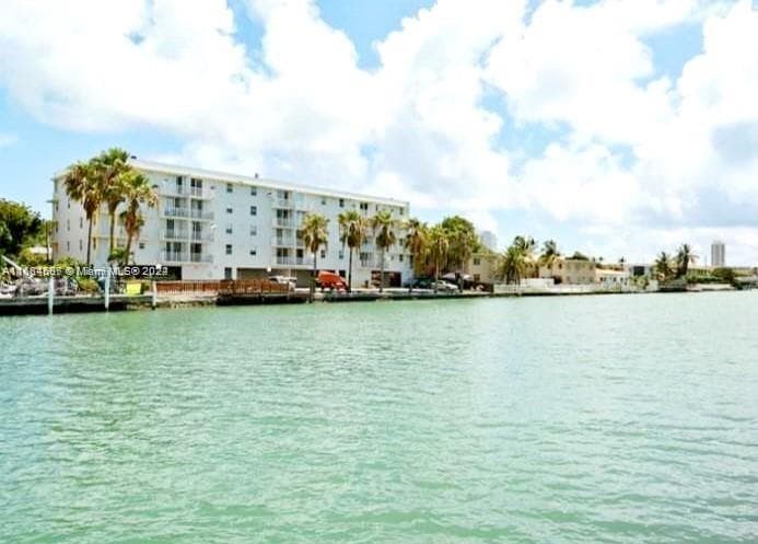 1201 Marseille Dr # 17, Miami Beach FL 33141 — 17