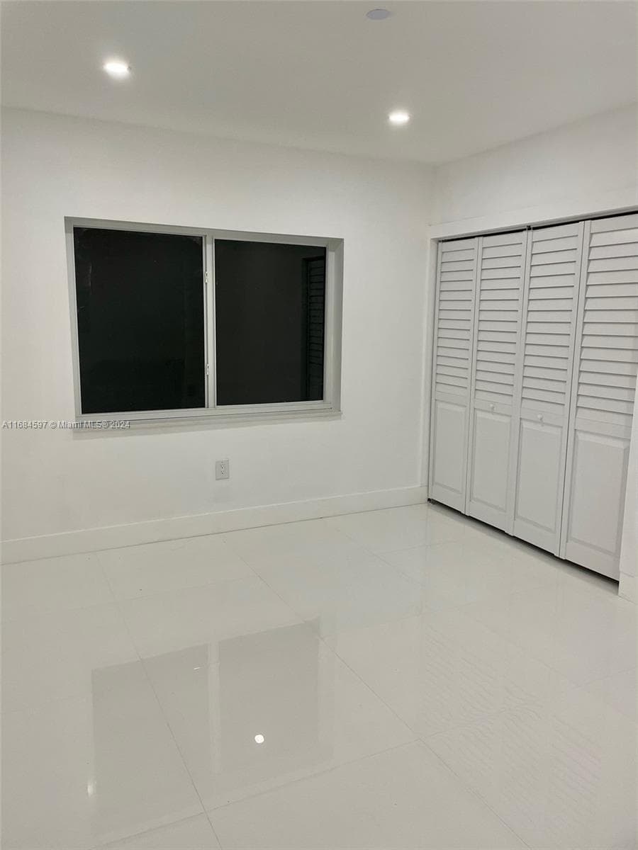 1201 Marseille Dr # 17, Miami Beach FL 33141 — 10