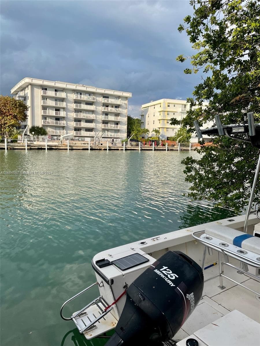 1201 Marseille Dr # 17, Miami Beach FL 33141 — 18