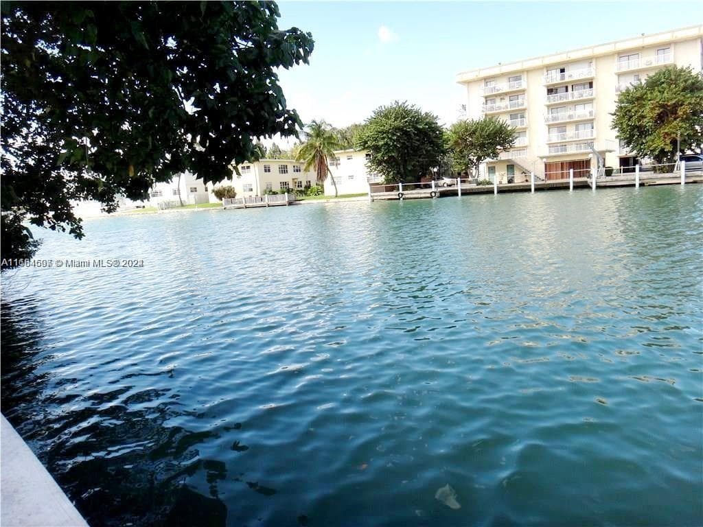 1201 Marseille Dr # 17, Miami Beach FL 33141 — 25