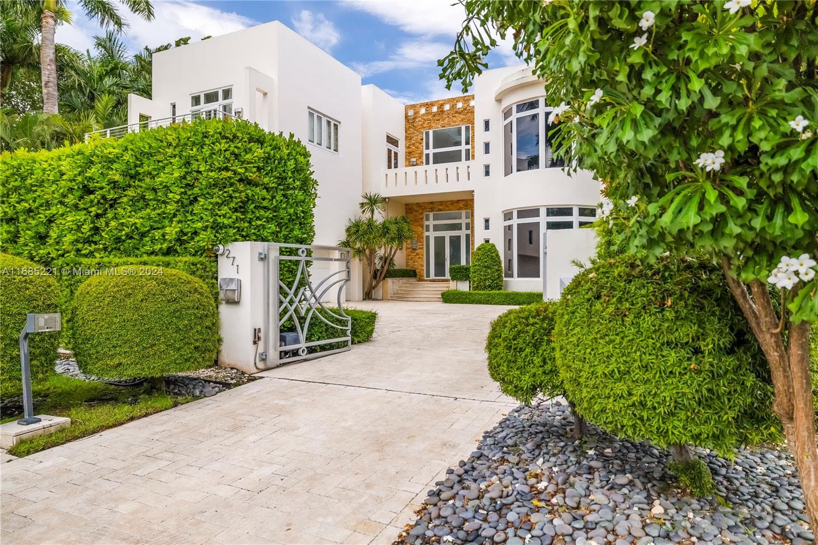 271 N Hibiscus Dr, Miami Beach FL 33139 — 3