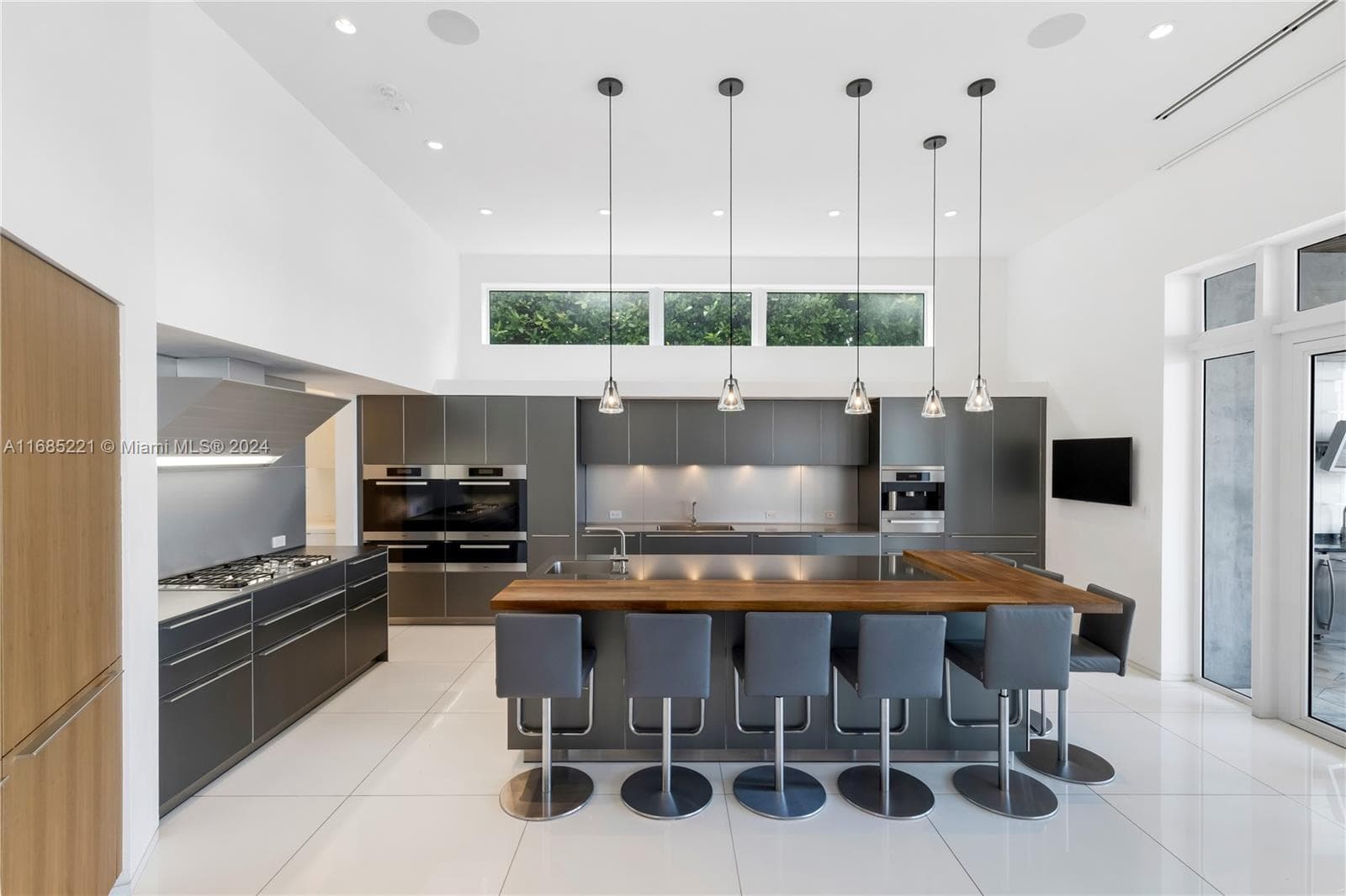 271 N Hibiscus Dr, Miami Beach FL 33139 — 5