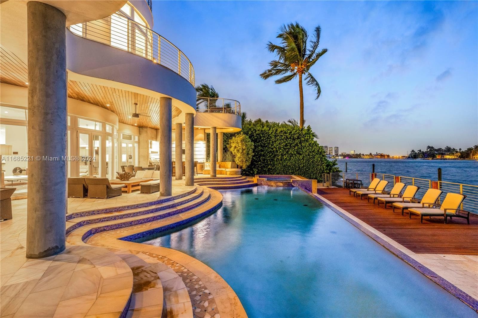 271 N Hibiscus Dr, Miami Beach FL 33139 — 20
