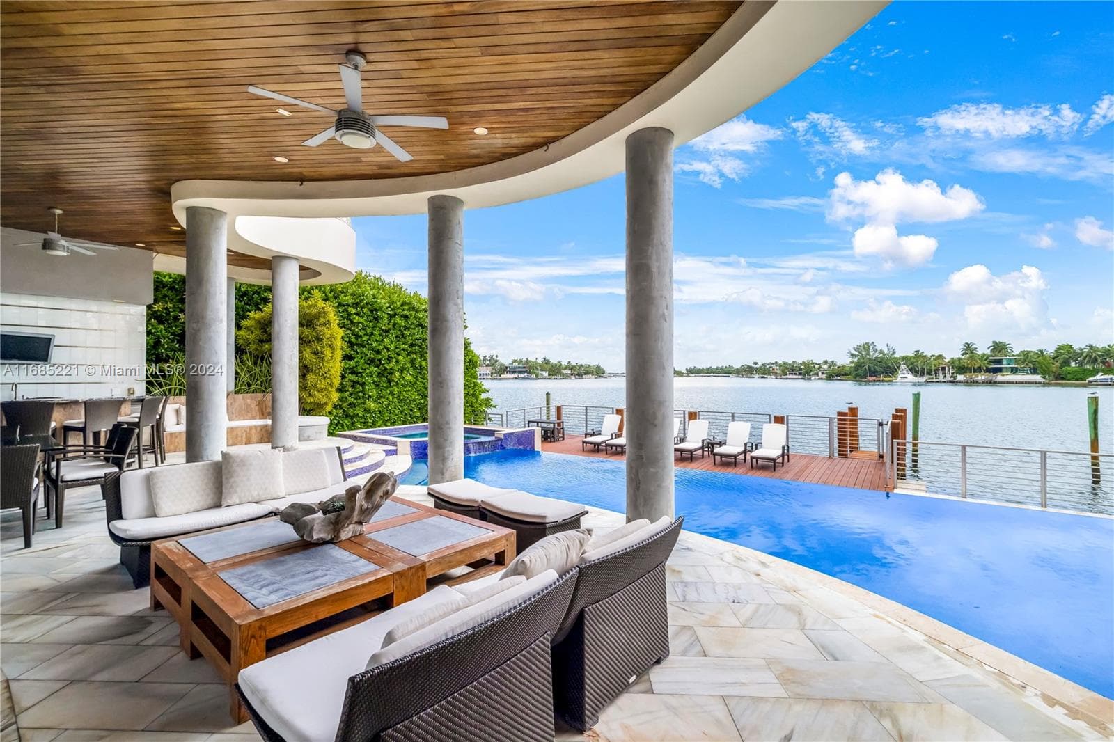 271 N Hibiscus Dr, Miami Beach FL 33139 — 10