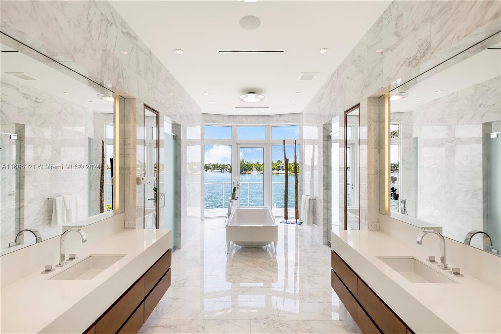271 N Hibiscus Dr, Miami Beach FL 33139 — 14
