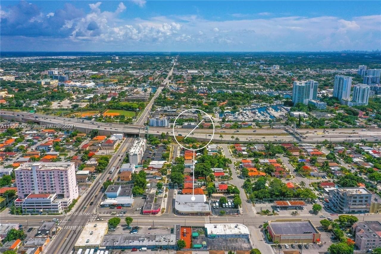 721 NW 21st Ct, Miami FL 33125 — 3