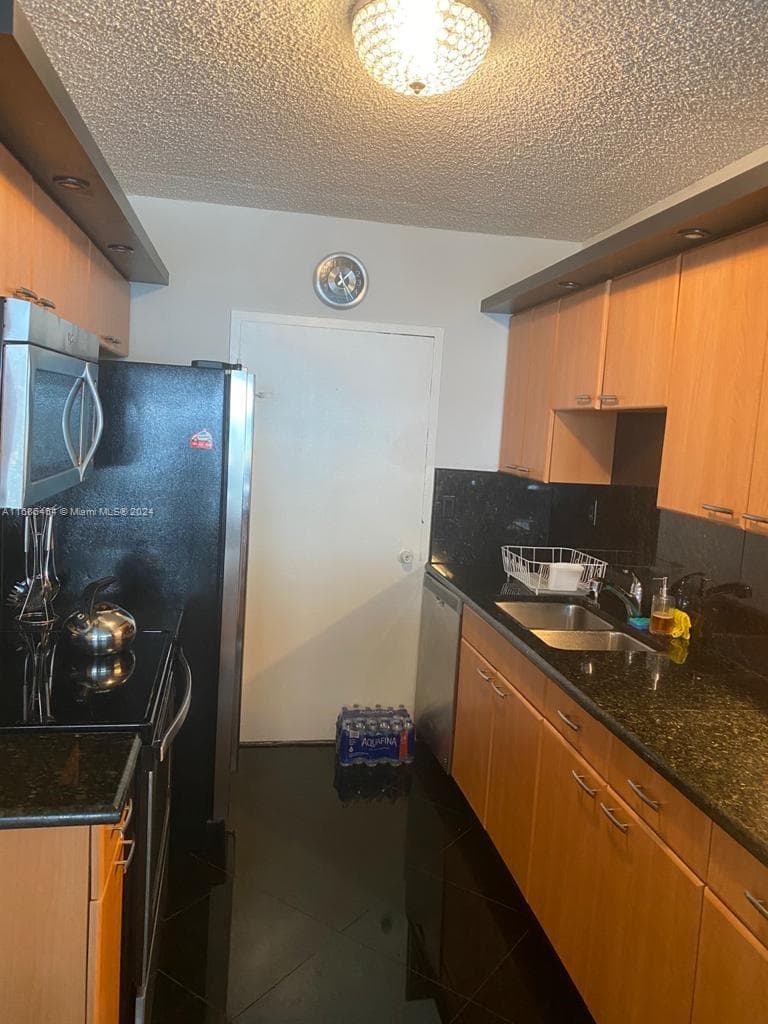 5401 Collins Ave # 412, Miami Beach FL 33140 — 23