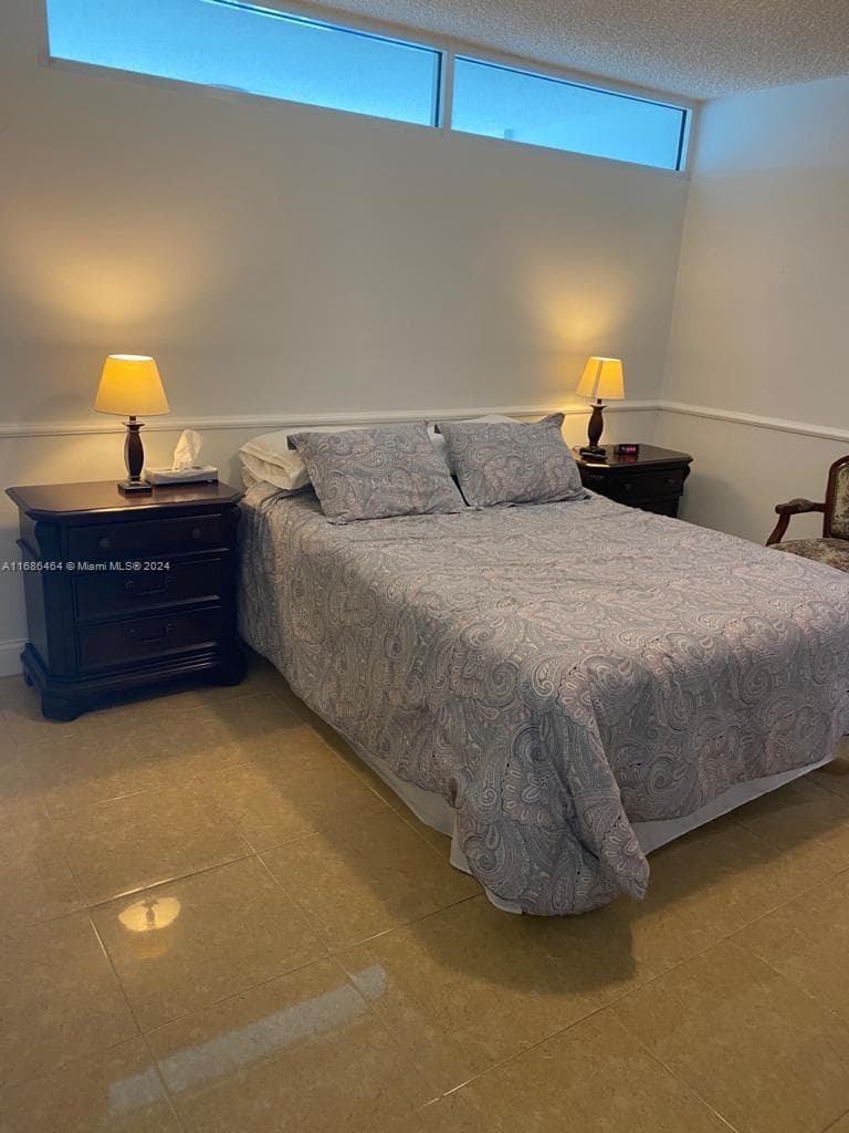 5401 Collins Ave # 412, Miami Beach FL 33140 — 27