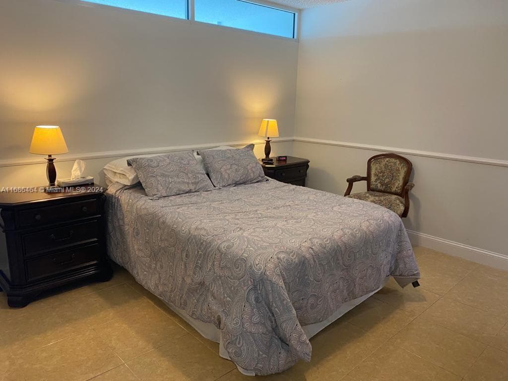 5401 Collins Ave # 412, Miami Beach FL 33140 — 26