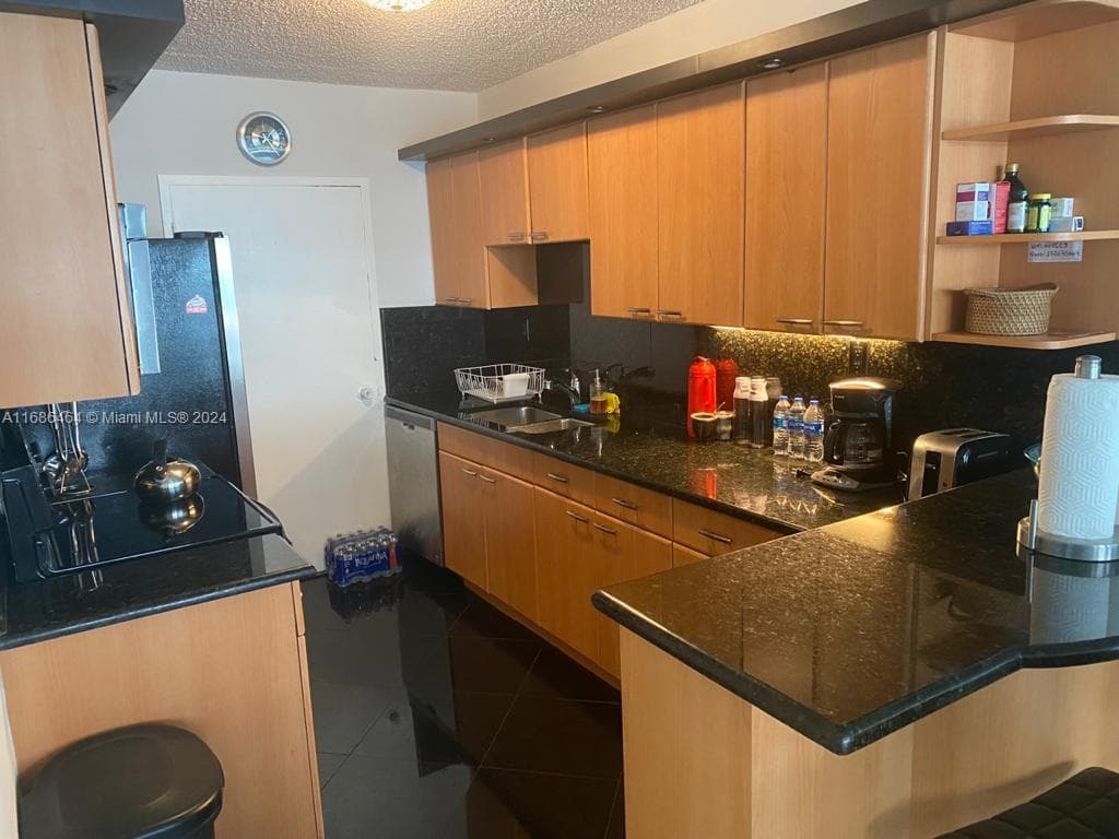 5401 Collins Ave # 412, Miami Beach FL 33140 — 22