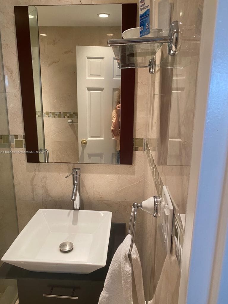 5401 Collins Ave # 412, Miami Beach FL 33140 — 7