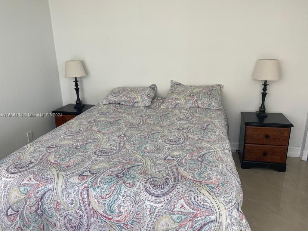 5401 Collins Ave # 412, Miami Beach FL 33140 — 36